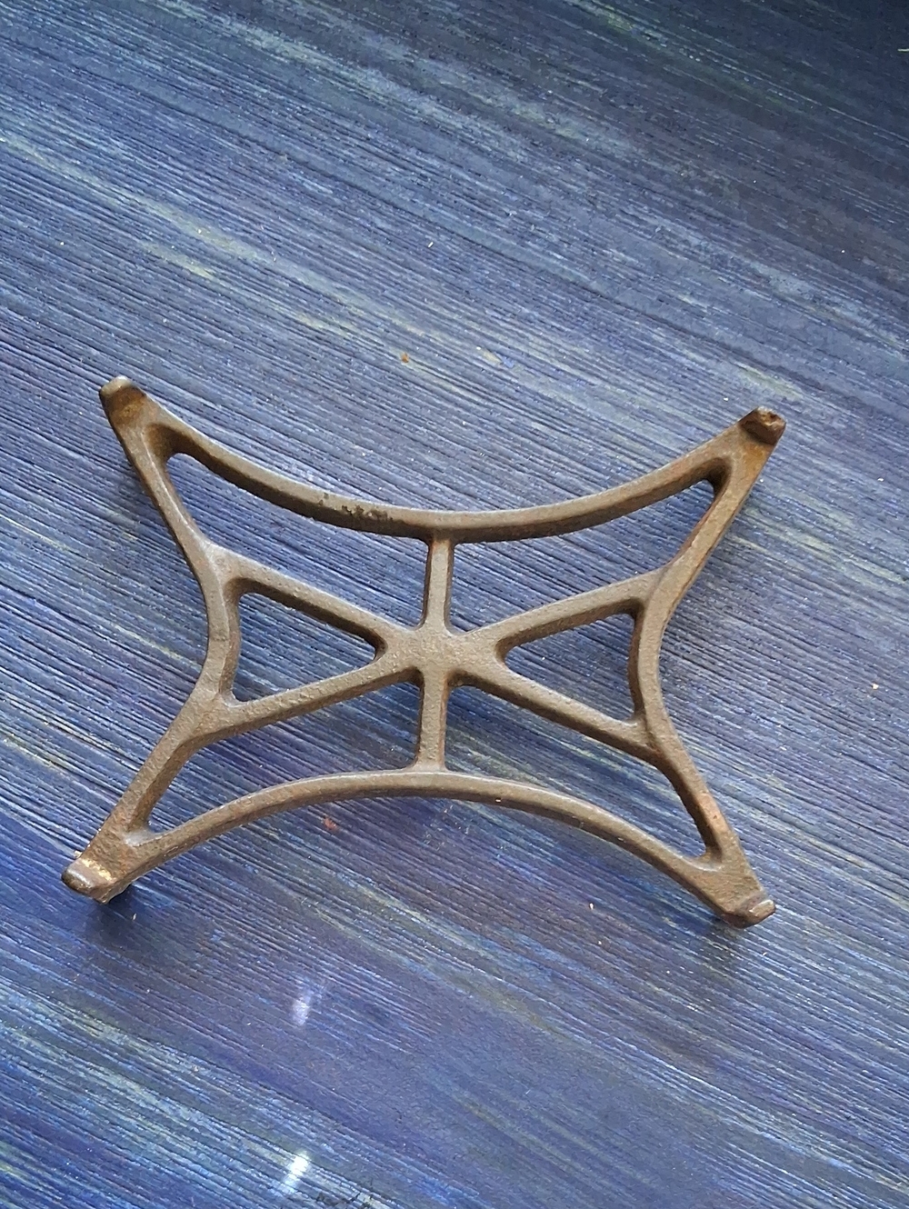 Cast Iron Brown Trivet - Classic Metal Hot Plate